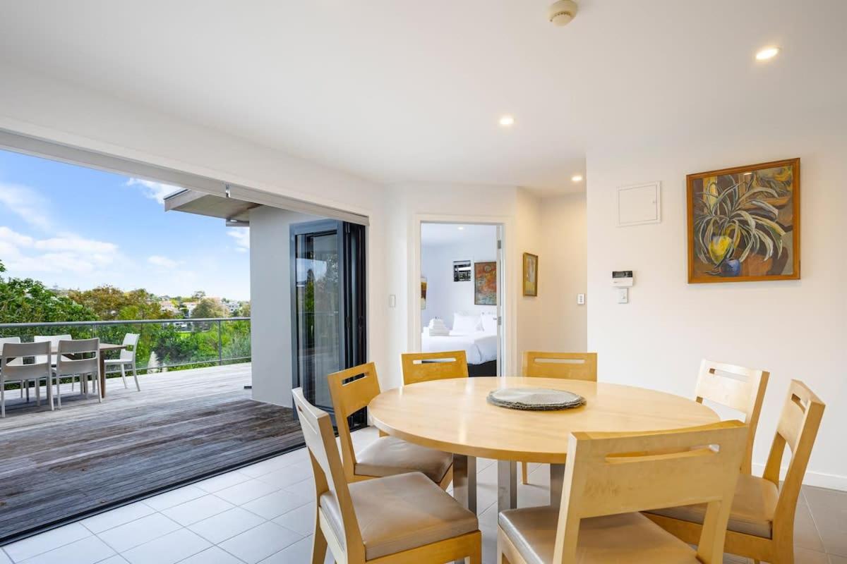 Stylish And Serene Living In Kohimarama Auckland Bagian luar foto